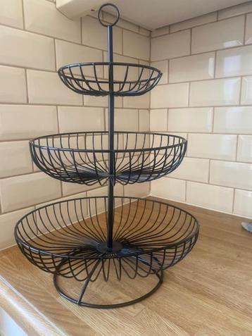 etagere fruitschaal 3 laags. zwart metaal. beschikbaar voor biedingen