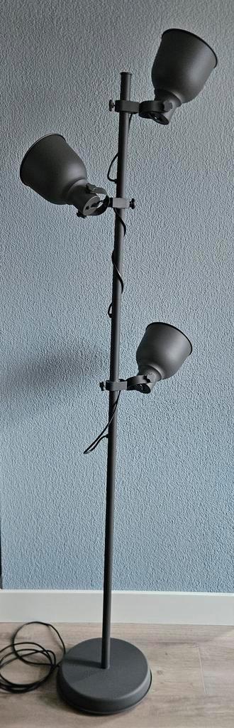IKEA Hektar staande lamp 3 spots, Huis en Inrichting, Lampen | Vloerlampen, Zo goed als nieuw, 150 tot 200 cm, Metaal, Ophalen