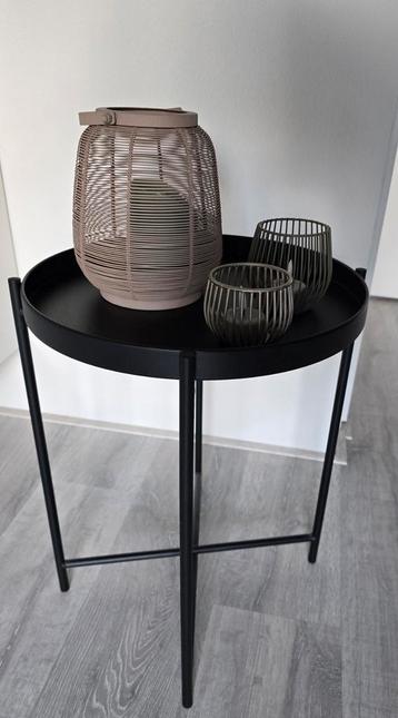 Bijzettafel metaal zwart 38 CM x 50 CM ZGAN beschikbaar voor biedingen