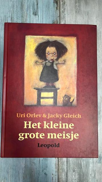 HET KLEINE GROTE MEISJE beschikbaar voor biedingen