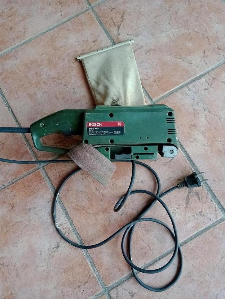 Bosch Bandschuurmachine 550W - schuurmachine stofzak, Doe-het-zelf en Verbouw, Gereedschap | Schuurmachines, Gebruikt, Bandschuurmachine