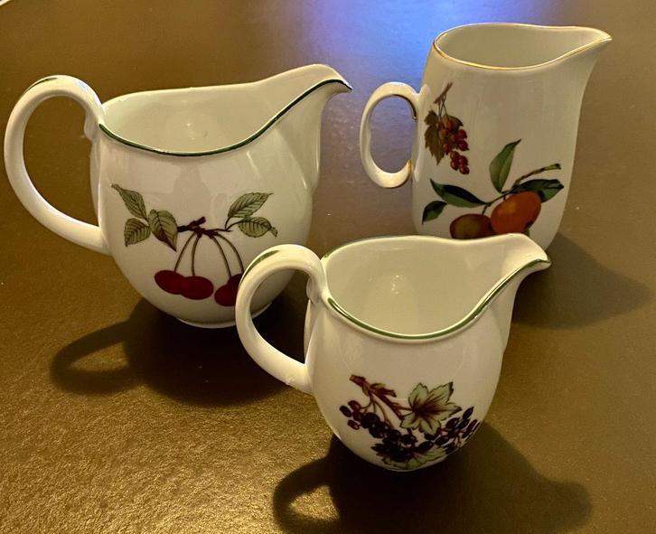 VINTAGE ROYAL WORCESTER MELKKANNEN, Antiek en Kunst, Antiek | Servies los, Ophalen of Verzenden