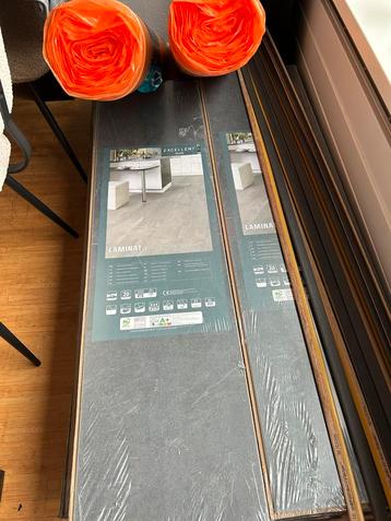 NIEUW klik laminaat 8mm 30m2 beschikbaar voor biedingen