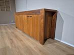 Delato - Artimo - Dressoir - Notenhout - Design, Zo goed als nieuw, 200 cm of meer, Delato Artimo dressoir, notenhout, kast, planken, deuren, design