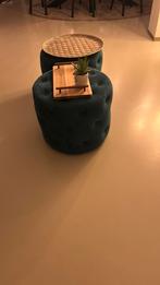 Twee smaragdgroene zachte poefjes, Huis en Inrichting, Banken | Voetenbanken en Poefen, Ophalen, Zo goed als nieuw, Rond