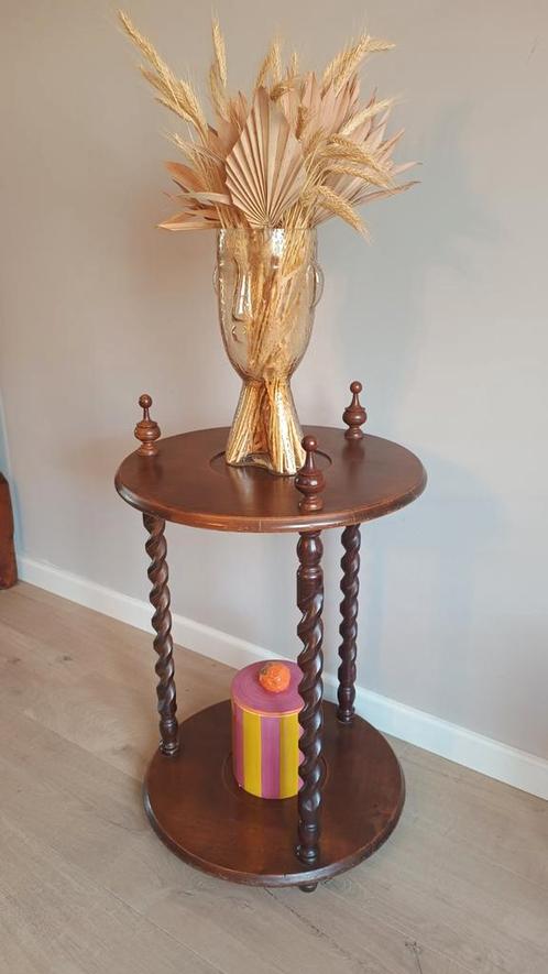 Leuk houten vintage plantentafeltje met gedraaide poten., Huis en Inrichting, Woonaccessoires | Zuilen en Pilaren, Zo goed als nieuw