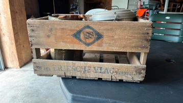 Friesche vlag kratje oud beschikbaar voor biedingen