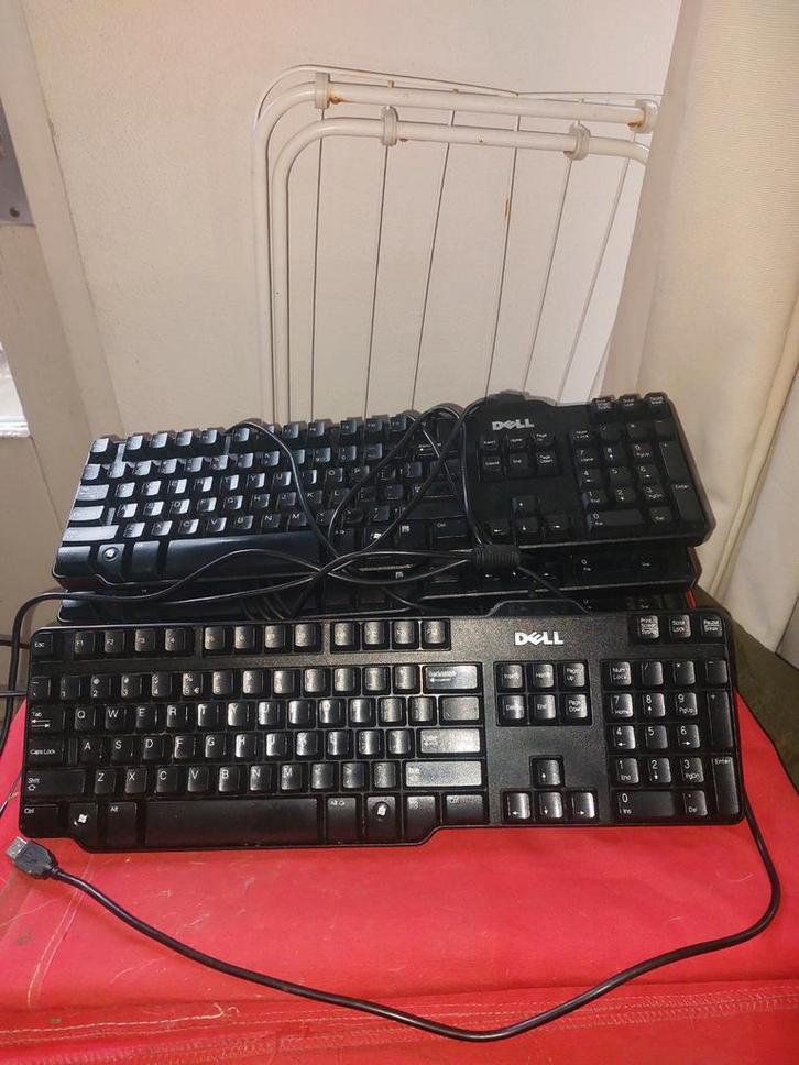 Diverse Wired Keyboards (32stuks) igs zie omschrijving !, Computers en Software, Toetsenborden, Ophalen