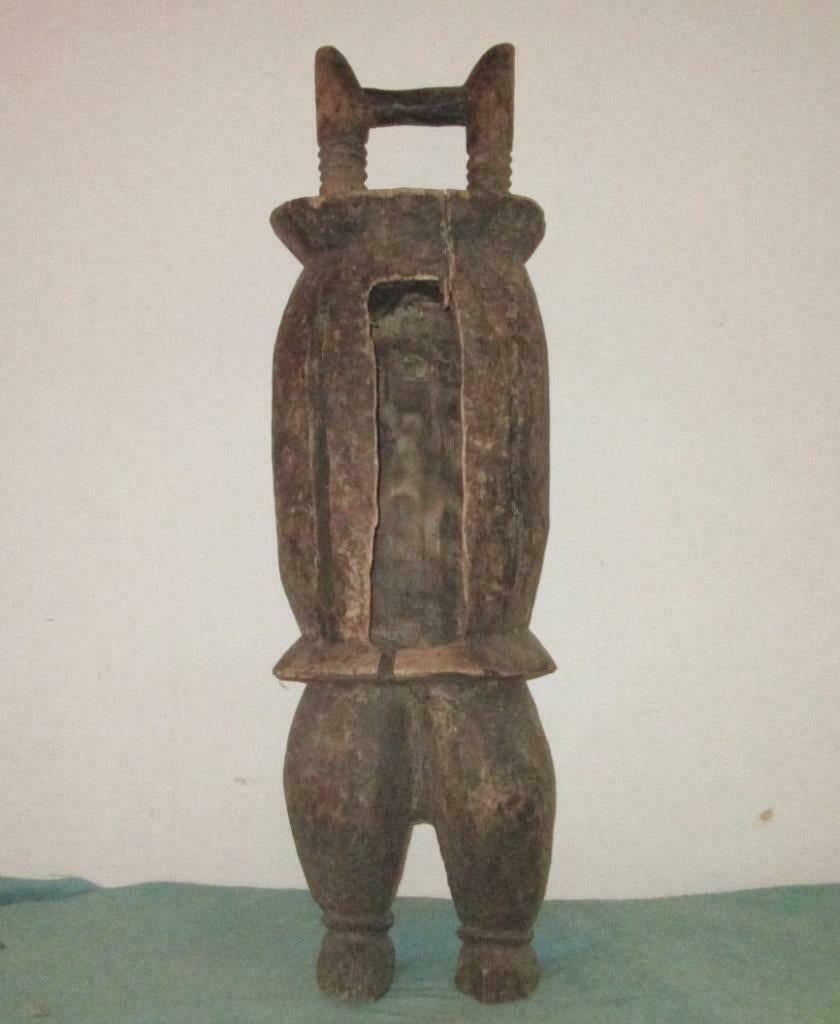 Slit drum -Afrikaanse spleet-trommel op beentjes Congo, Antiek en Kunst, Ophalen
