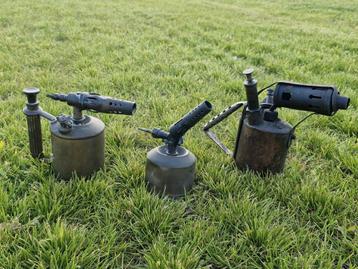 3 benzine branders uit de jaren 1930 beschikbaar voor biedingen
