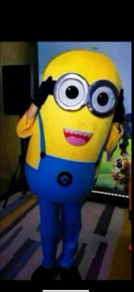 Mascotte Minion te huur inxlusief avreur, Hobby en Vrije tijd, Feestartikelen | Verhuur, Zo goed als nieuw, Overige, Ophalen of Verzenden