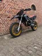 Aprilia sx50 met platek uitlaat, Fietsen en Brommers, Ophalen, 6 versnellingen, Maximaal 45 km/u, Zo goed als nieuw