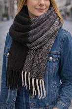 Mooie sjaal in zwart en grijs, Kleding | Dames, Mutsen, Sjaals en Handschoenen, Onbekend, Ophalen of Verzenden, Zo goed als nieuw