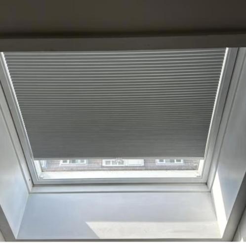 2x Veneta Plisségordijn Dakraam 951 x 990 mm | Verduisterend, Huis en Inrichting, Stoffering | Gordijnen en Lamellen, Zo goed als nieuw
