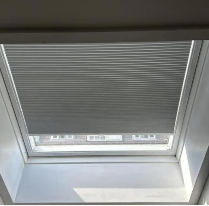 2x Veneta Plisségordijn Dakraam 951 x 990 mm | Verduisterend, Huis en Inrichting, Stoffering | Gordijnen en Lamellen, Zo goed als nieuw