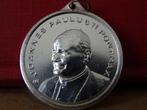 Medaillon Paus Johannes Paulus II en Heilige Benedictus 3cm, Ophalen of Verzenden, Zo goed als nieuw, Sieraad, Christendom | Katholiek