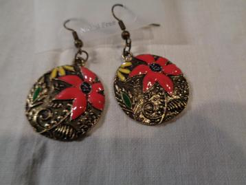 bronskl hangers met rode bloem nr or 0204 beschikbaar voor biedingen