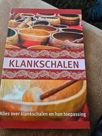 Klankschalen boek in nieuwstaat, Boeken, Achtergrond en Informatie, Spiritualiteit algemeen, Nieuw, Ophalen of Verzenden