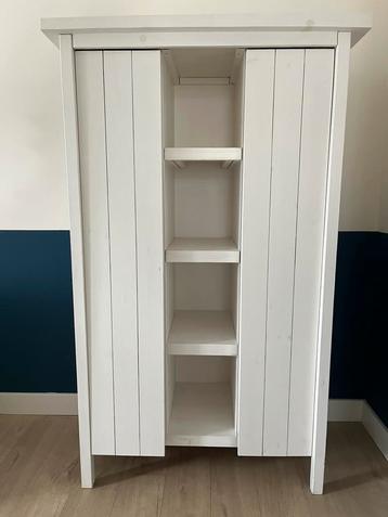 Massief houten babykamer commode & kast beschikbaar voor biedingen
