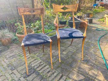 Antieke stoelen  beschikbaar voor biedingen
