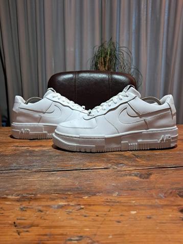 Nike Air Force 1 Pixel 'Triple White' Size 41 beschikbaar voor biedingen