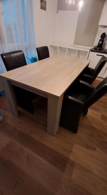 Eikenlook eettafel wegens overcompleet te koop beschikbaar voor biedingen