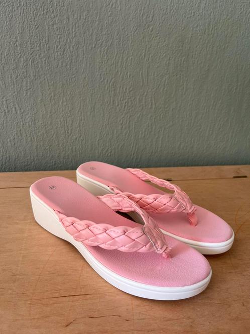 Nieuwe roze sleehak slippers met gevlochten band – maat 38, Kleding | Dames, Schoenen, Nieuw, Slippers, Roze, Ophalen of Verzenden