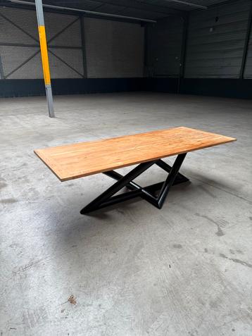 Massief Houten Eettafel 240x100 beschikbaar voor biedingen