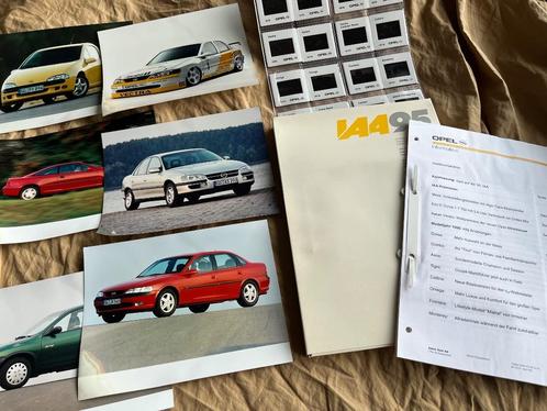 1995 Opel IAA persmap folder Vectra Calibra V6 Astra Omega, Boeken, Auto's | Folders en Tijdschriften, Gelezen, Opel, Verzenden