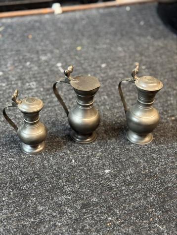 Set van drie vintage tinnen kannetjes – alleen als set beschikbaar voor biedingen