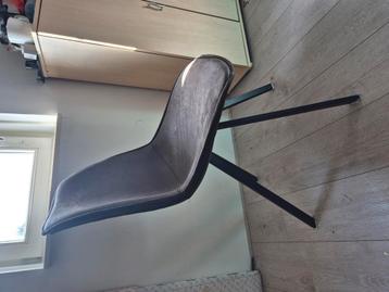4 WOOOD eetkamerstoelen te koop beschikbaar voor biedingen