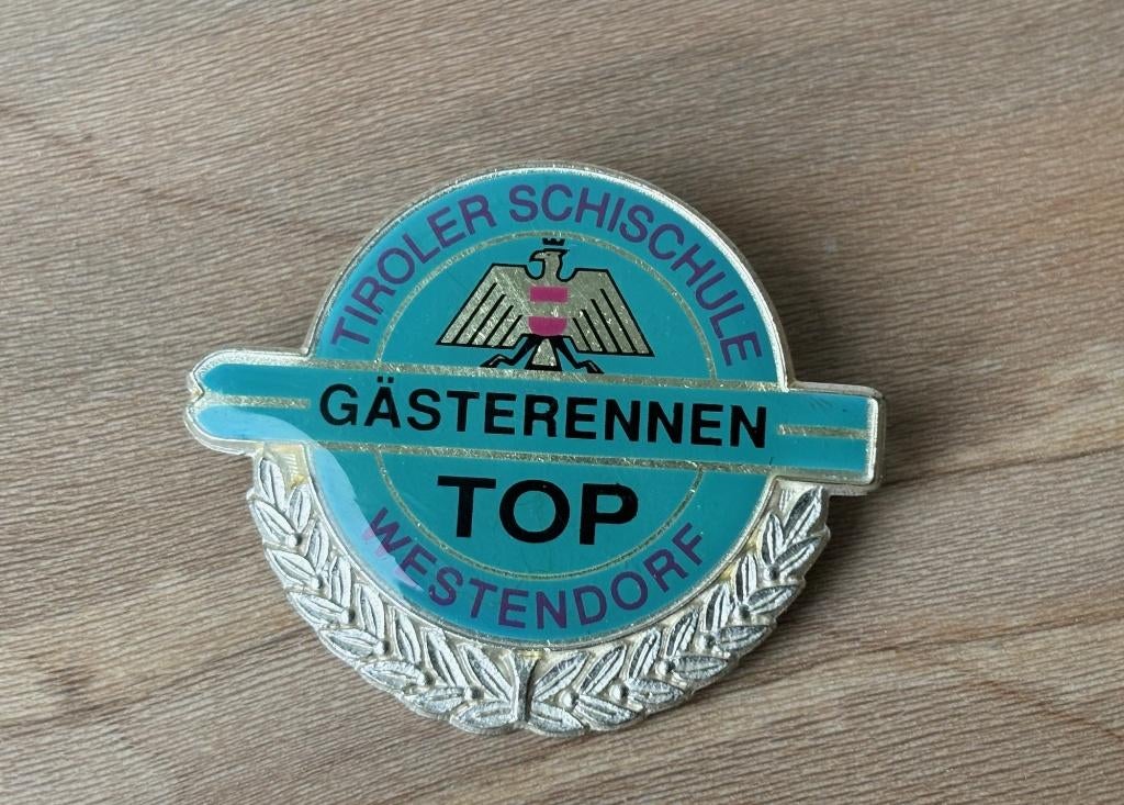 Speld Emaille Tirolee Schishule Gasterennen 4 cm, Ophalen of Verzenden, Zo goed als nieuw, Overige onderwerpen