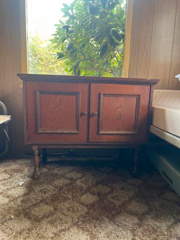 Antieke Kast met Deuren beschikbaar voor biedingen