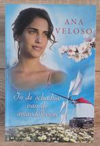 Ana Veloso - In de schaduw van de amandelboom, Ophalen of Verzenden, Zo goed als nieuw, Ana Veloso