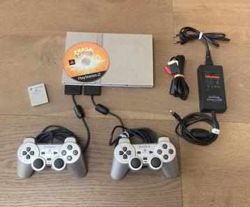 PlayStation 2 zilver met 2 controller en spel