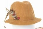 Vintage Vissershoed Alcantara beigebruin faux suede veren 56, Kleding | Heren, Hoeden en Petten, Hoed, Alcantara, Ophalen of Verzenden
