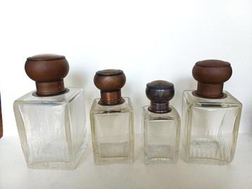 4 grote antieke parfumflessen, met stop €15,- samen beschikbaar voor biedingen