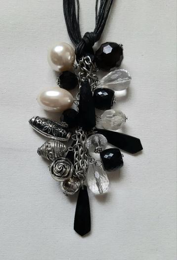 Vintage dames ketting in Boho stijl. Gratis oorbellen. beschikbaar voor biedingen