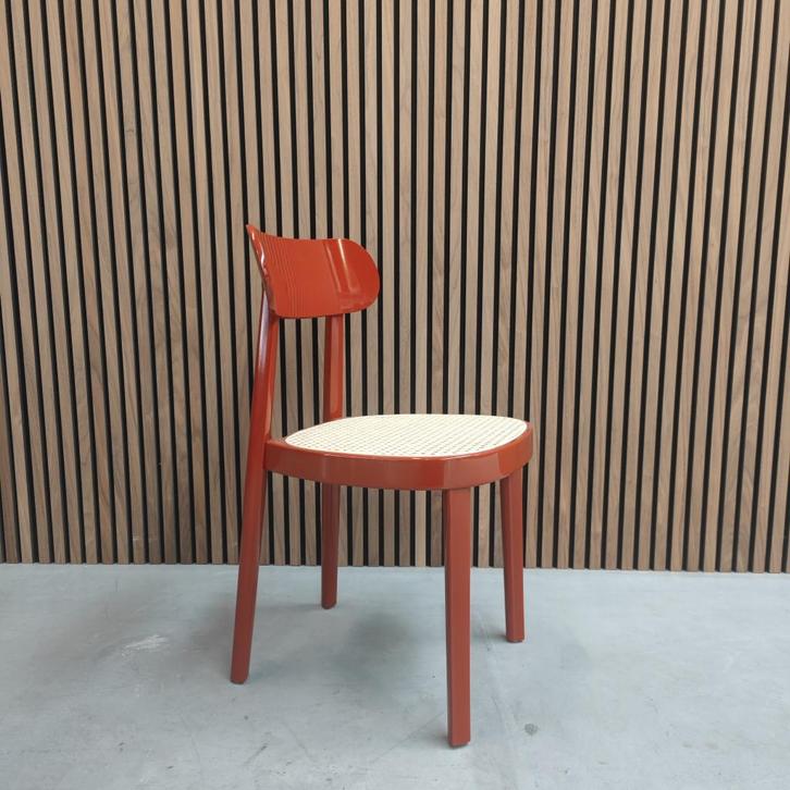 Thonet 118 - hoogglans dark red -  eetkamerstoel, Antiek en Kunst, Antiek | Meubels | Stoelen en Banken, Ophalen of Verzenden