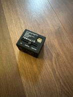 Universele Reisstekker met USB – Compact & Handig, Ophalen of Verzenden