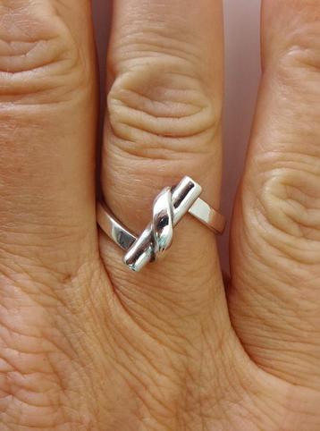 Zilveren design ring: modernistisch beschikbaar voor biedingen