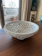 Keramieken gevlochten schaal, Ophalen of Verzenden, Zo goed als nieuw, Rond, Porselein of Keramiek
