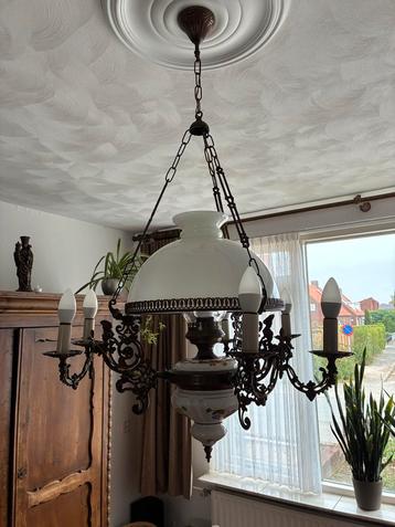 Semi antieke lampen beschikbaar voor biedingen