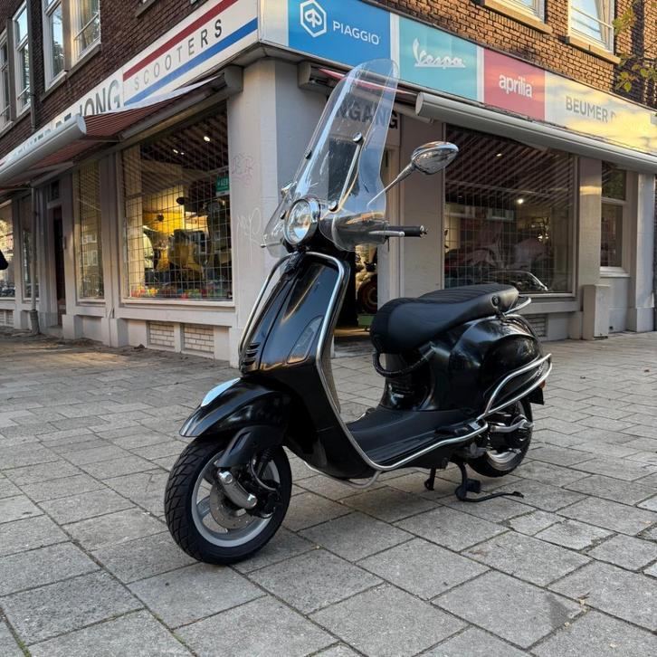 Vespa Primavera 50 Zwart – 25/10/2014 – 12002 km - Garantie, Fietsen en Brommers, Scooters | Vespa, Zo goed als nieuw, Overige modellen