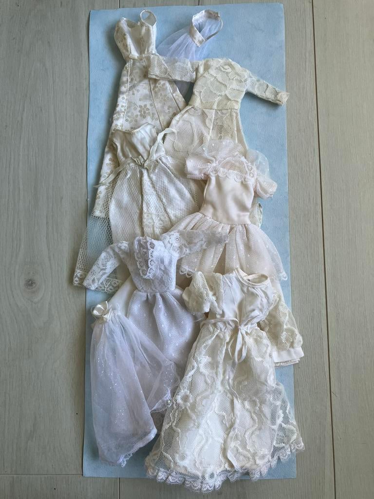 Barbie vintage bruidsjurken 6 stuks, twee met sluier, Ophalen of Verzenden, Gebruikt