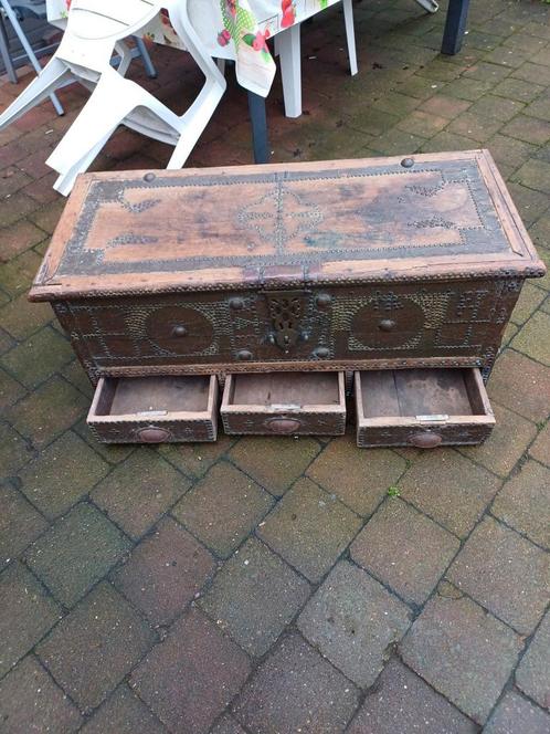 Antieke bijzonder Arabische bruids kist orgineel, Antiek en Kunst, Antiek | Woonaccessoires, Ophalen of Verzenden