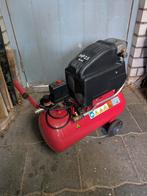 Compressor 2,5 pk - 24 liter tank, Doe-het-zelf en Verbouw, Compressors, Ophalen, Gebruikt, 6 tot 10 bar, 200 tot 400 liter/min
