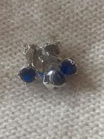 Zilveren sieraden setje met zirkonia  en blauwe steentjes., Blauw, Nieuw, Ophalen of Verzenden, Knopjes of Stekers