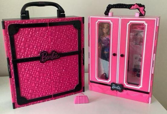 Kleding  kasten barbie met pop en kleding!, Kinderen en Baby's, Speelgoed | Poppen, Zo goed als nieuw, Barbie, Ophalen of Verzenden