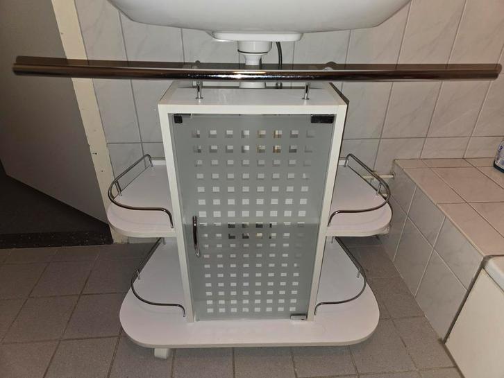 Miomare badkamermeubel wielen wastafelkast wit glazen deur, Huis en Inrichting, Badkamer | Badkamermeubels, Gebruikt, Wastafelkast